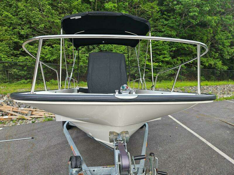 17ft Boston Whaler Yacht For Sale