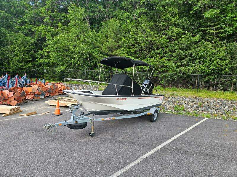 17ft Boston Whaler Yacht For Sale