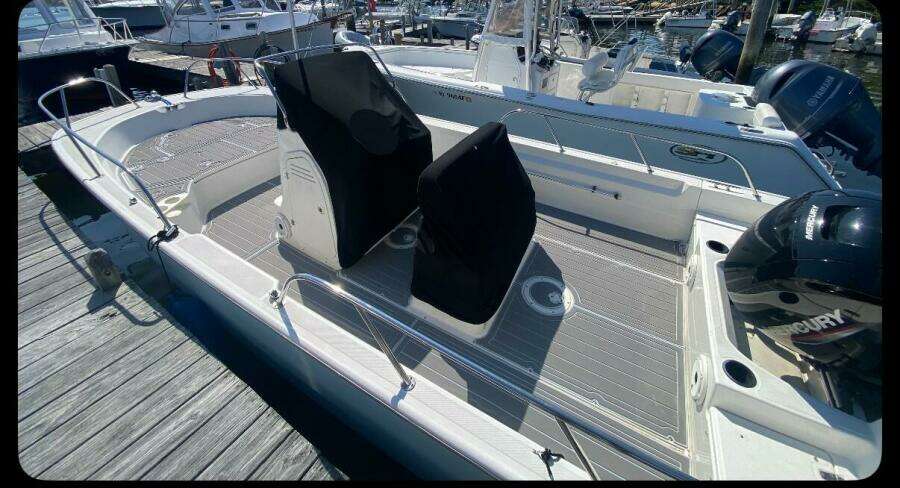 Czech Mate 19ft Boston Whaler Yacht For Sale