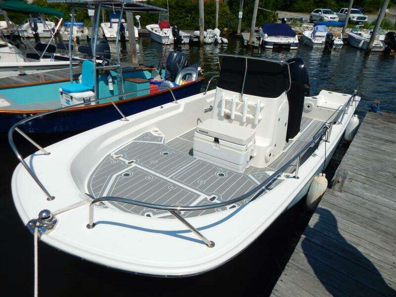 Czech Mate 19ft Boston Whaler Yacht For Sale