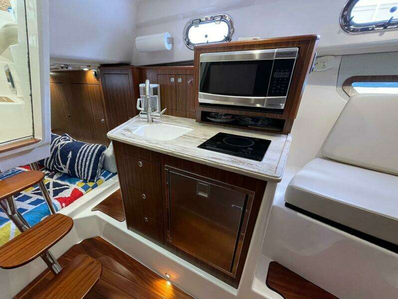 Pursuit 32 False Echoes- Galley