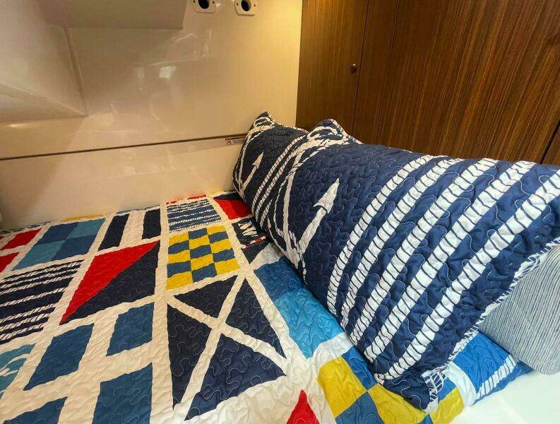Pursuit 32 False Echoes- Aft Berth