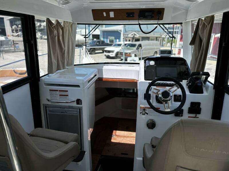 28ft Jeanneau Yacht For Sale