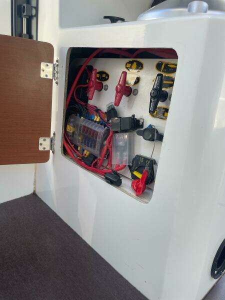 28ft Jeanneau Yacht For Sale