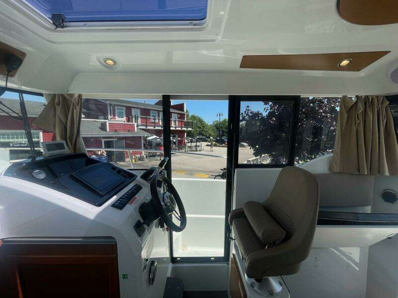 28ft Jeanneau Yacht For Sale