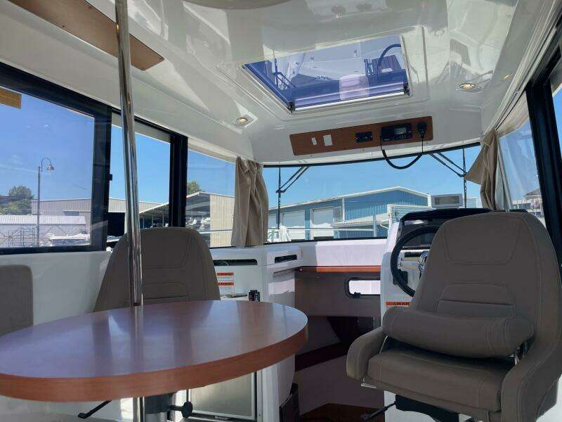 28ft Jeanneau Yacht For Sale