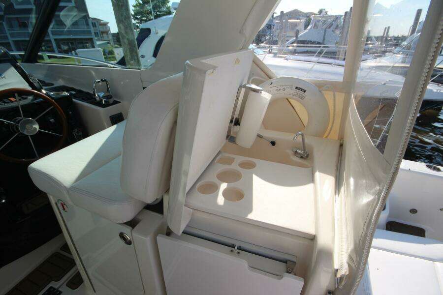 Our Cottage III 36ft Tiara Yachts Yacht For Sale