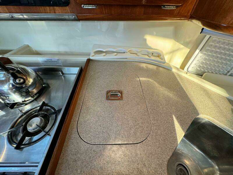 AVANTI 43ft Hunter Yacht For Sale