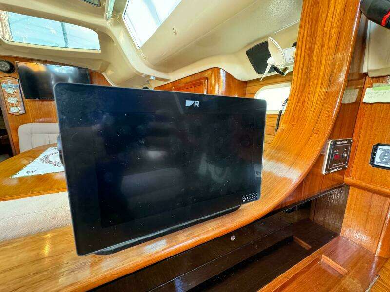 AVANTI 43ft Hunter Yacht For Sale