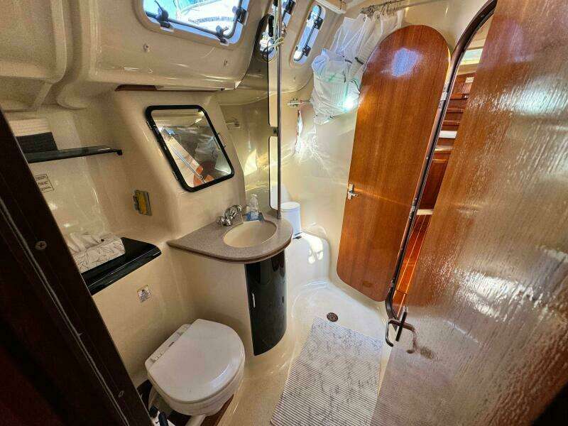 AVANTI 43ft Hunter Yacht For Sale