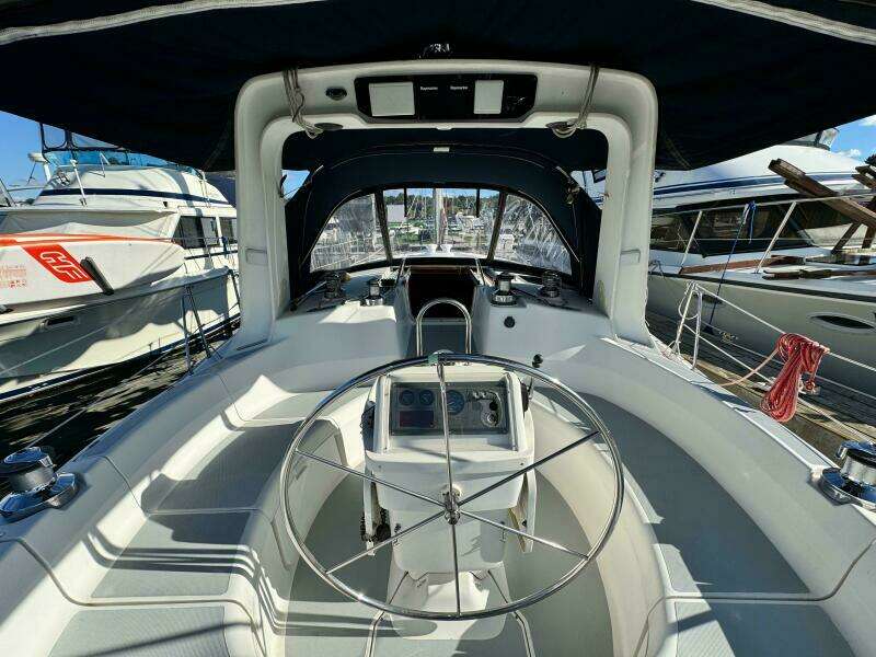 AVANTI 43ft Hunter Yacht For Sale