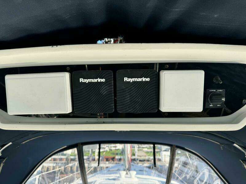 AVANTI 43ft Hunter Yacht For Sale