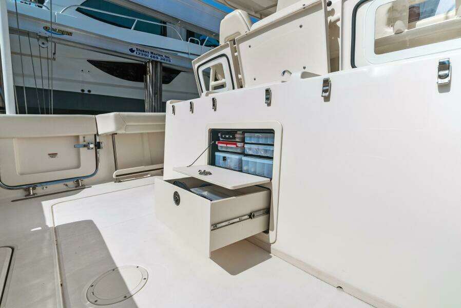 2021 Grady-White 376 Canyon - Galloway's Group - Deluxe Lean Bar