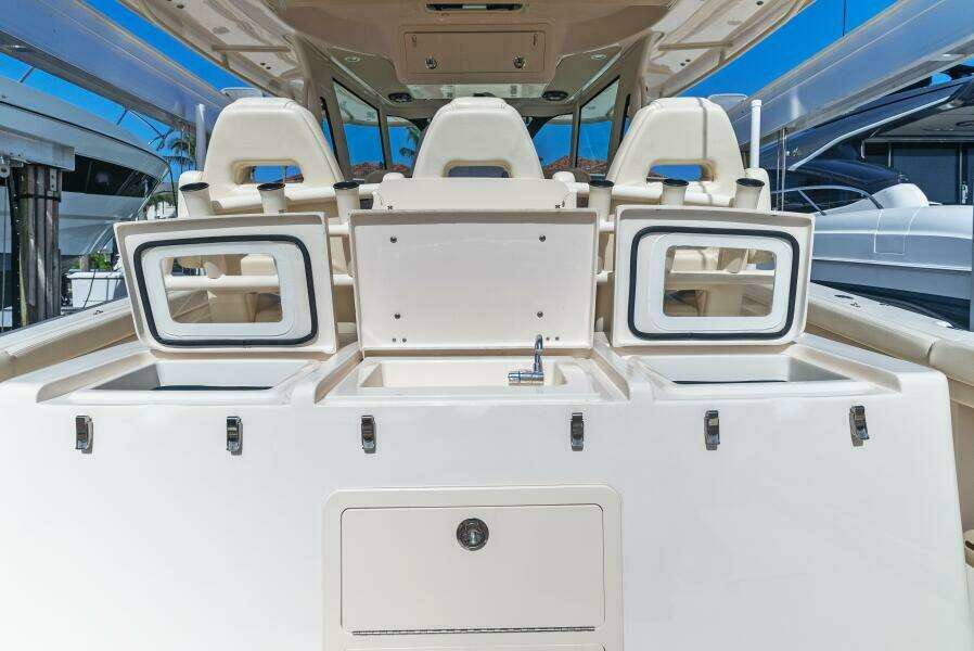2021 Grady-White 376 Canyon - Galloway's Group - Deluxe Lean Bar