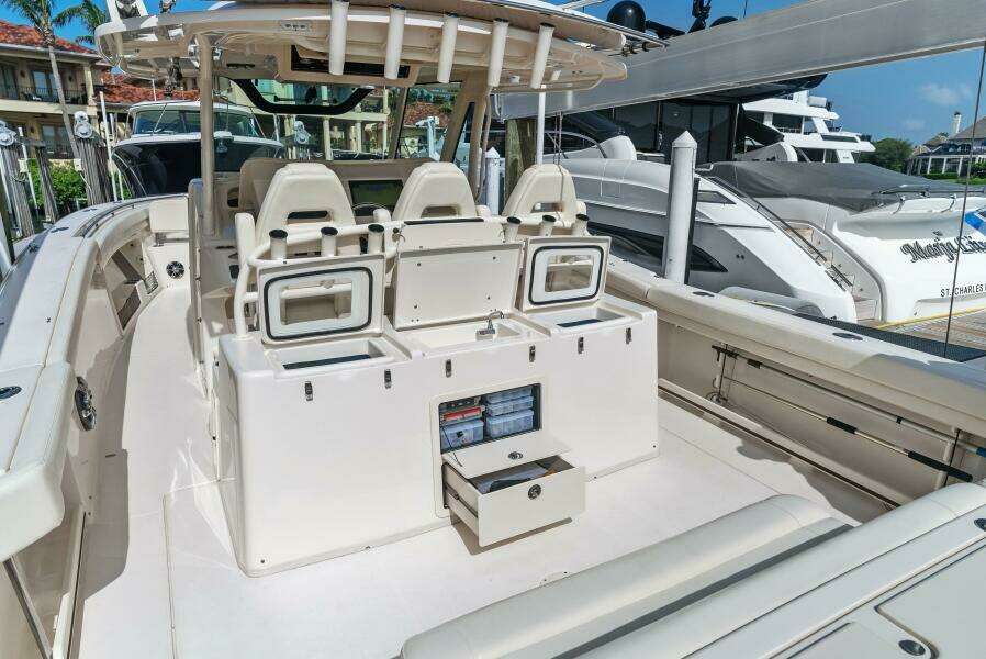 2021 Grady-White 376 Canyon - Galloway's Group - Deluxe Lean Bar