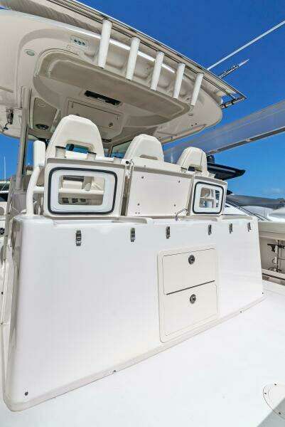 2021 Grady-White 376 Canyon - Galloway's Group - Deluxe Lean Bar