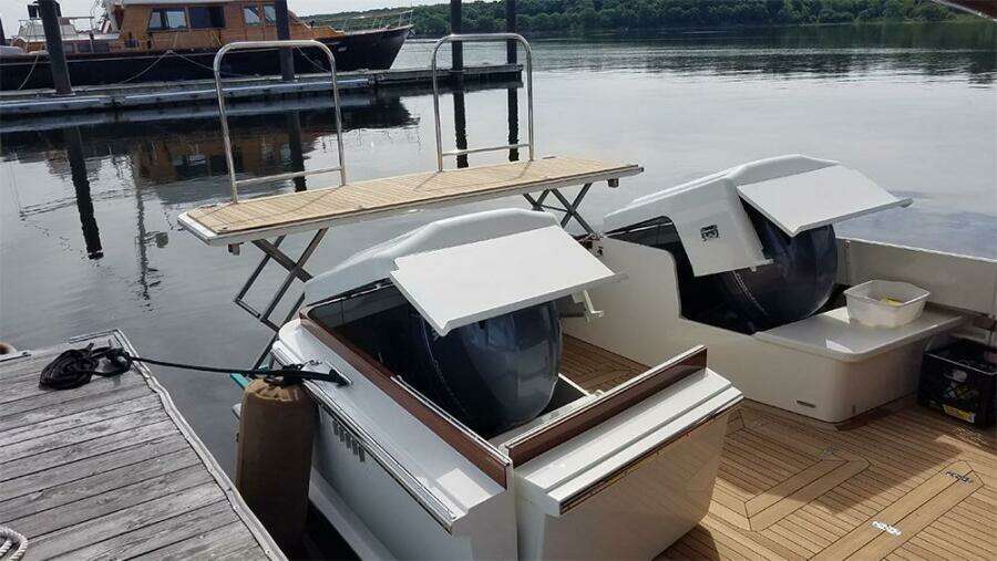 Opening engine hatches & stern platform lift