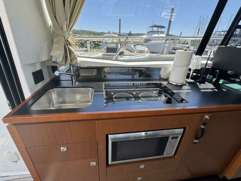 PortKey 33ft Jeanneau Yacht For Sale