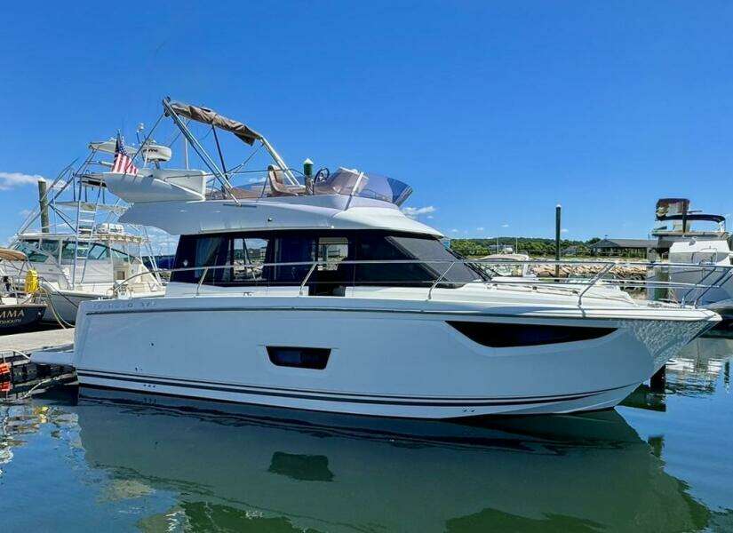 PortKey 33ft Jeanneau Yacht For Sale