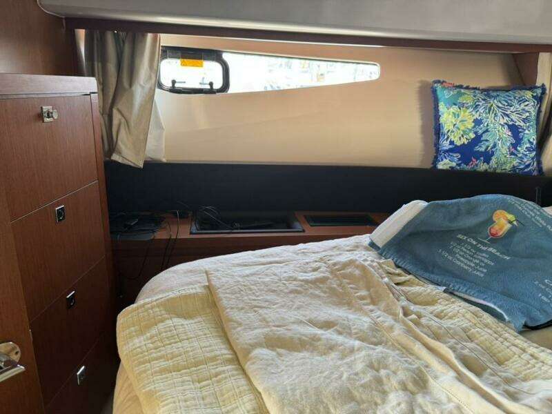 PortKey 33ft Jeanneau Yacht For Sale