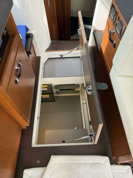 PortKey 33ft Jeanneau Yacht For Sale