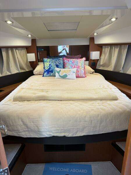 PortKey 33ft Jeanneau Yacht For Sale