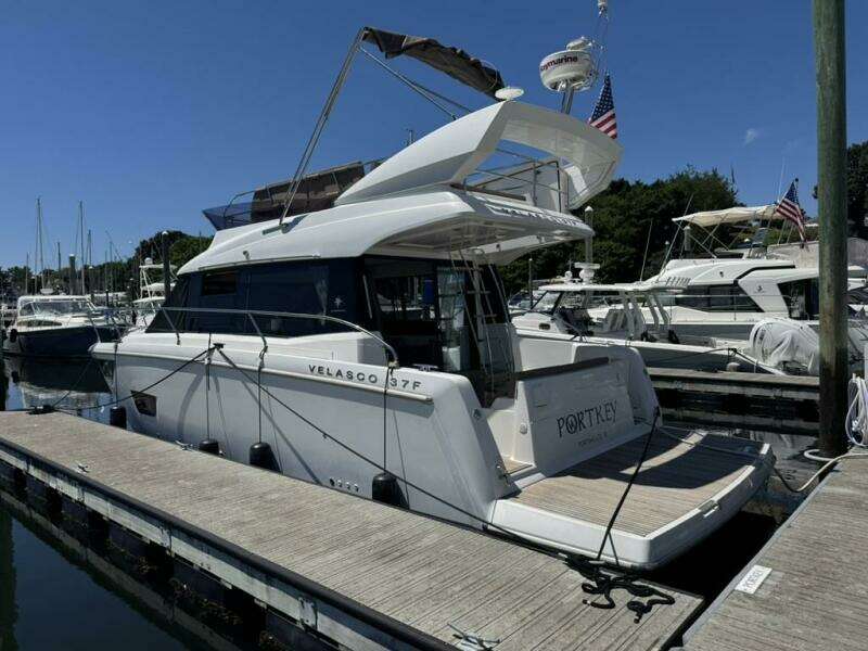 PortKey 33ft Jeanneau Yacht For Sale