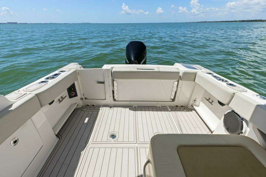 2023 Boston Whaler 240 Vantage - Cockpit