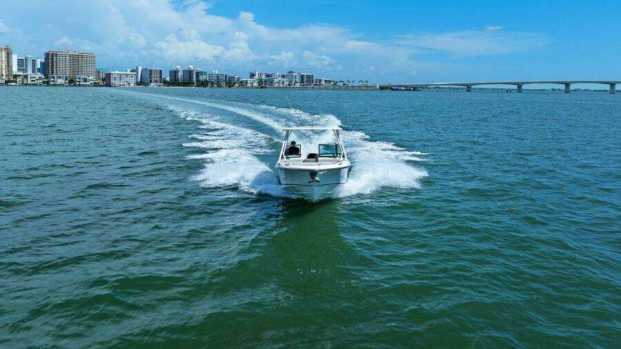 2023 Boston Whaler 240 Vantage - Profile Bow