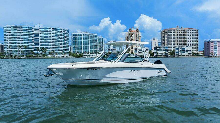 2023 Boston Whaler 240 Vantage - Profile Bow 3/4 Port