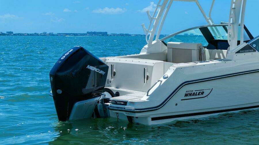 2023 Boston Whaler 240 Vantage - Transom
