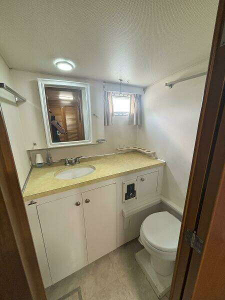 45ft Matthews Yacht For Sale