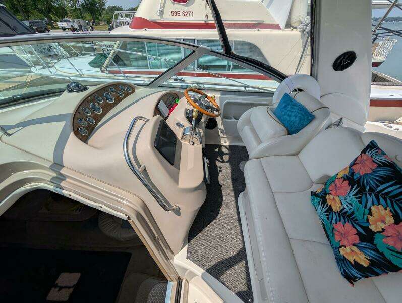 Lucia 34ft Sea Ray Yacht For Sale