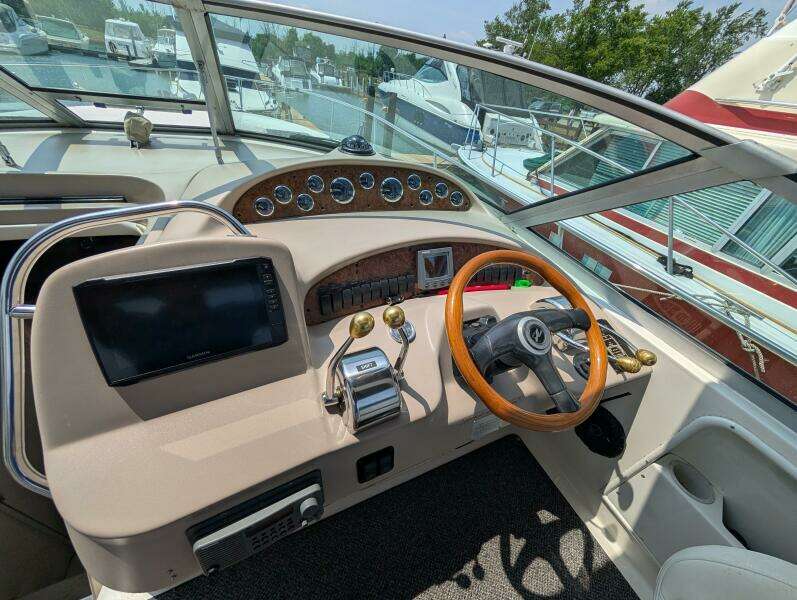 Lucia 34ft Sea Ray Yacht For Sale