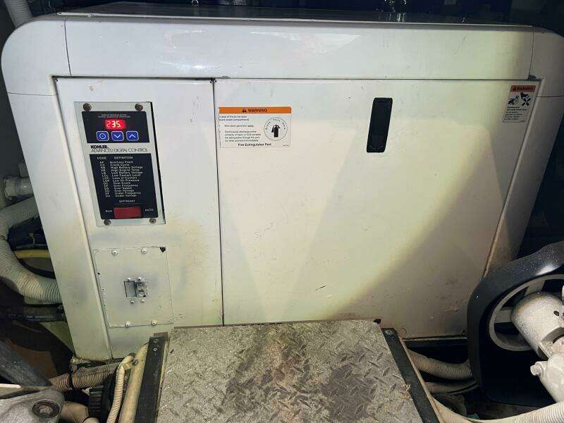 2006 Carver 444 Cockpit Motor Yacht - Generator