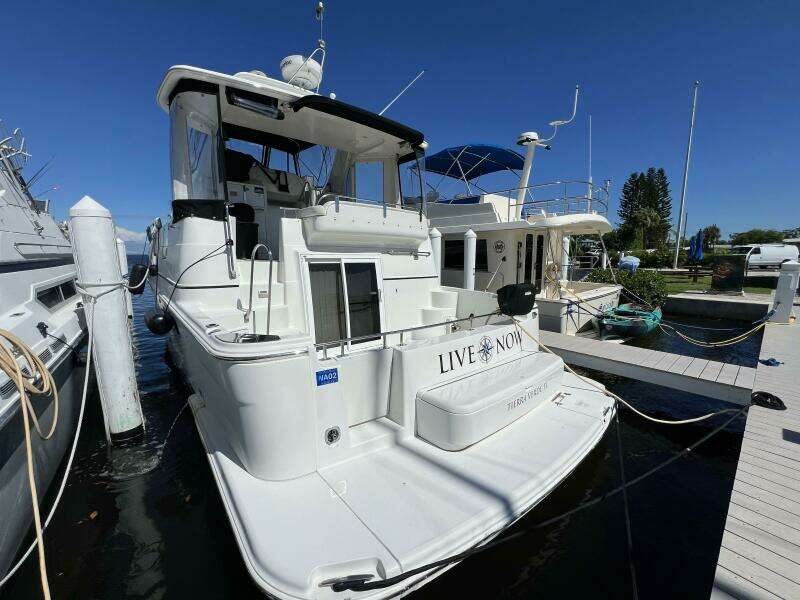 2006 Carver 444 Cockpit Motor Yacht - Profile