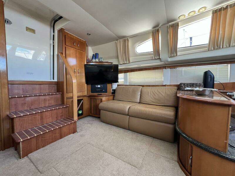 2006 Carver 444 Cockpit Motor Yacht - Salon