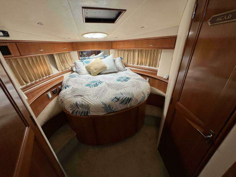 2006 Carver 444 Cockpit Motor Yacht - Guest Stateroom