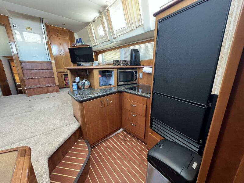 2006 Carver 444 Cockpit Motor Yacht - Galley