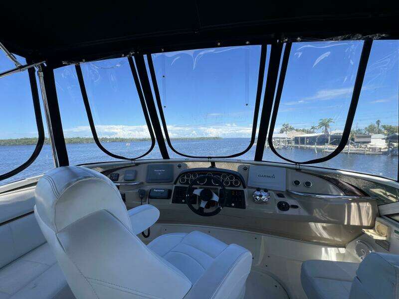 2006 Carver 444 Cockpit Motor Yacht - Helm