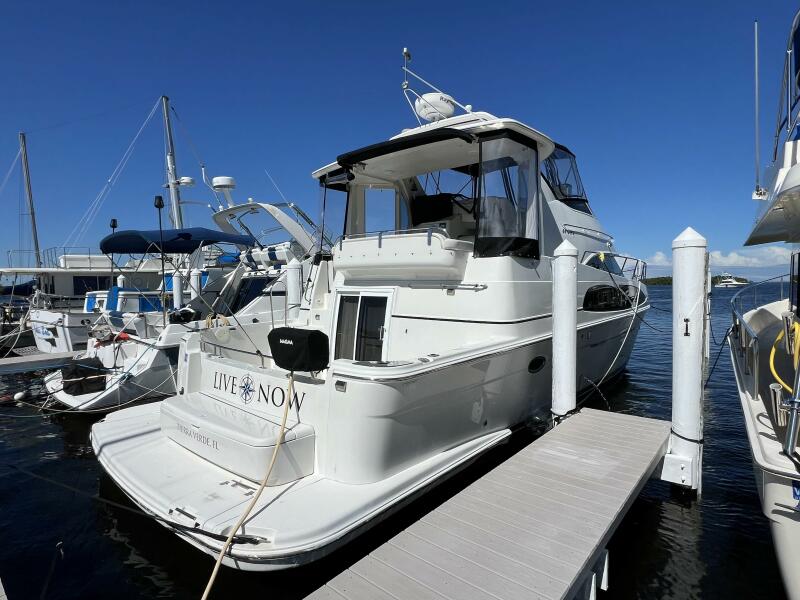 2006 Carver 444 Cockpit Motor Yacht