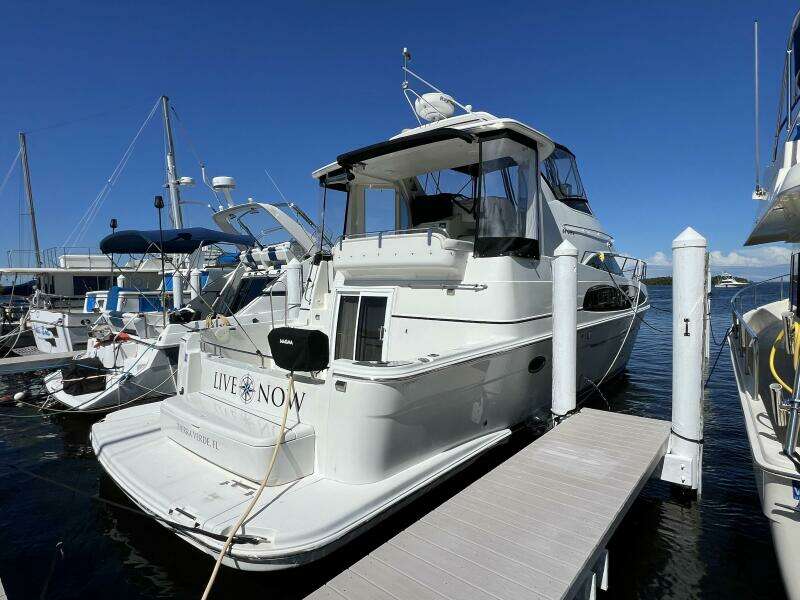 2006 Carver 444 Cockpit Motor Yacht - Profile