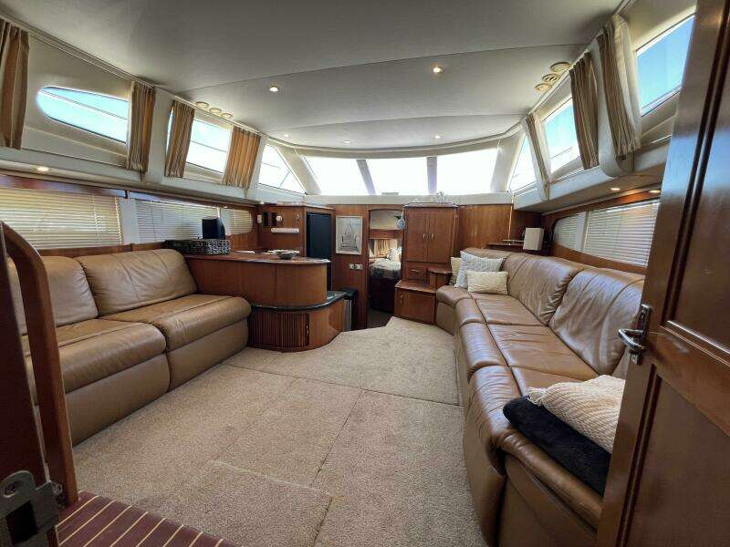 2006 Carver 444 Cockpit Motor Yacht - Salon
