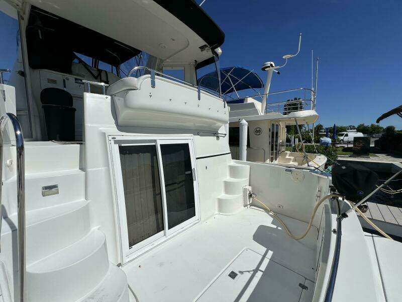 2006 Carver 444 Cockpit Motor Yacht - Aft Deck