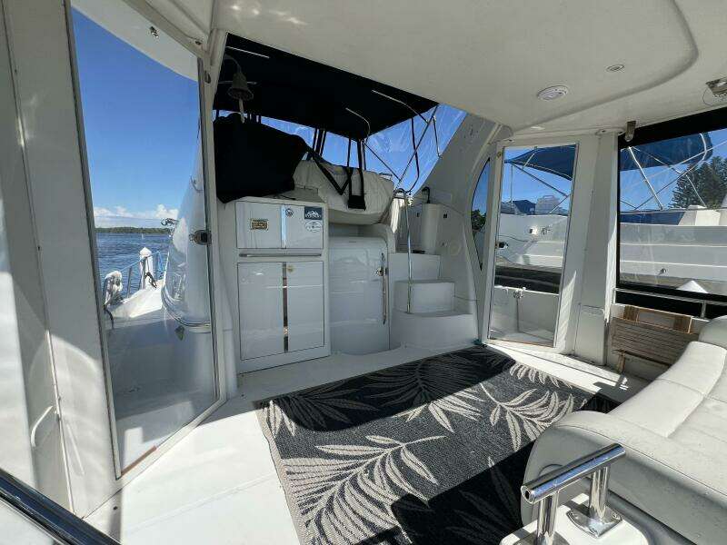 2006 Carver 444 Cockpit Motor Yacht - Cockpit