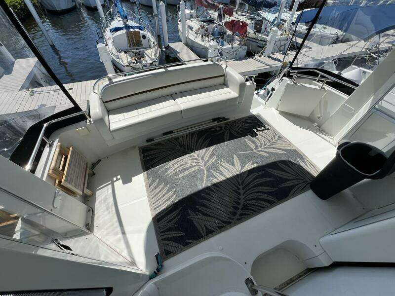2006 Carver 444 Cockpit Motor Yacht - Cockpit