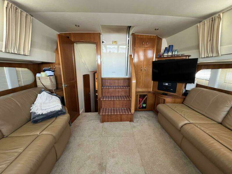 2006 Carver 444 Cockpit Motor Yacht - Salon