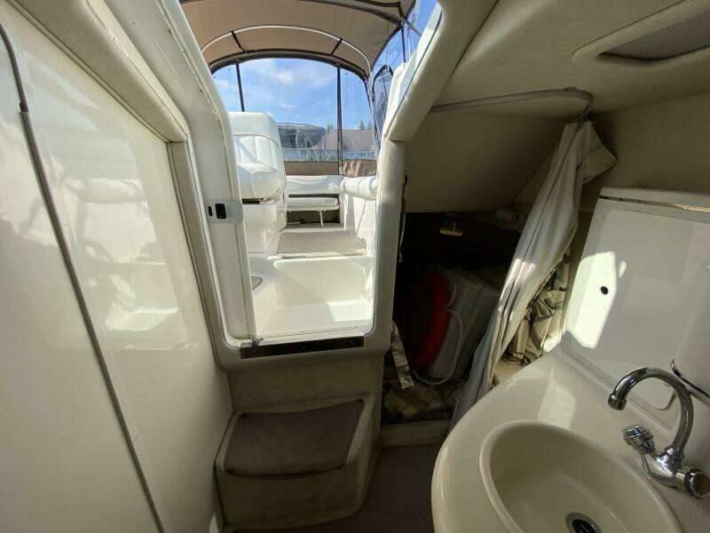 Knot Tradin  27ft Sea Ray Yacht For Sale