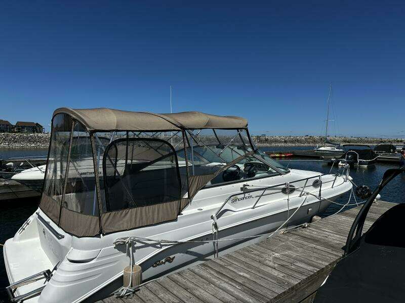 Knot Tradin  27ft Sea Ray Yacht For Sale