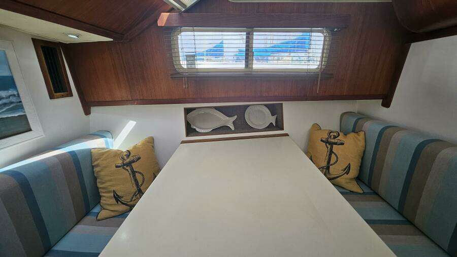 Water House 45ft Tollycraft Yacht For Sale